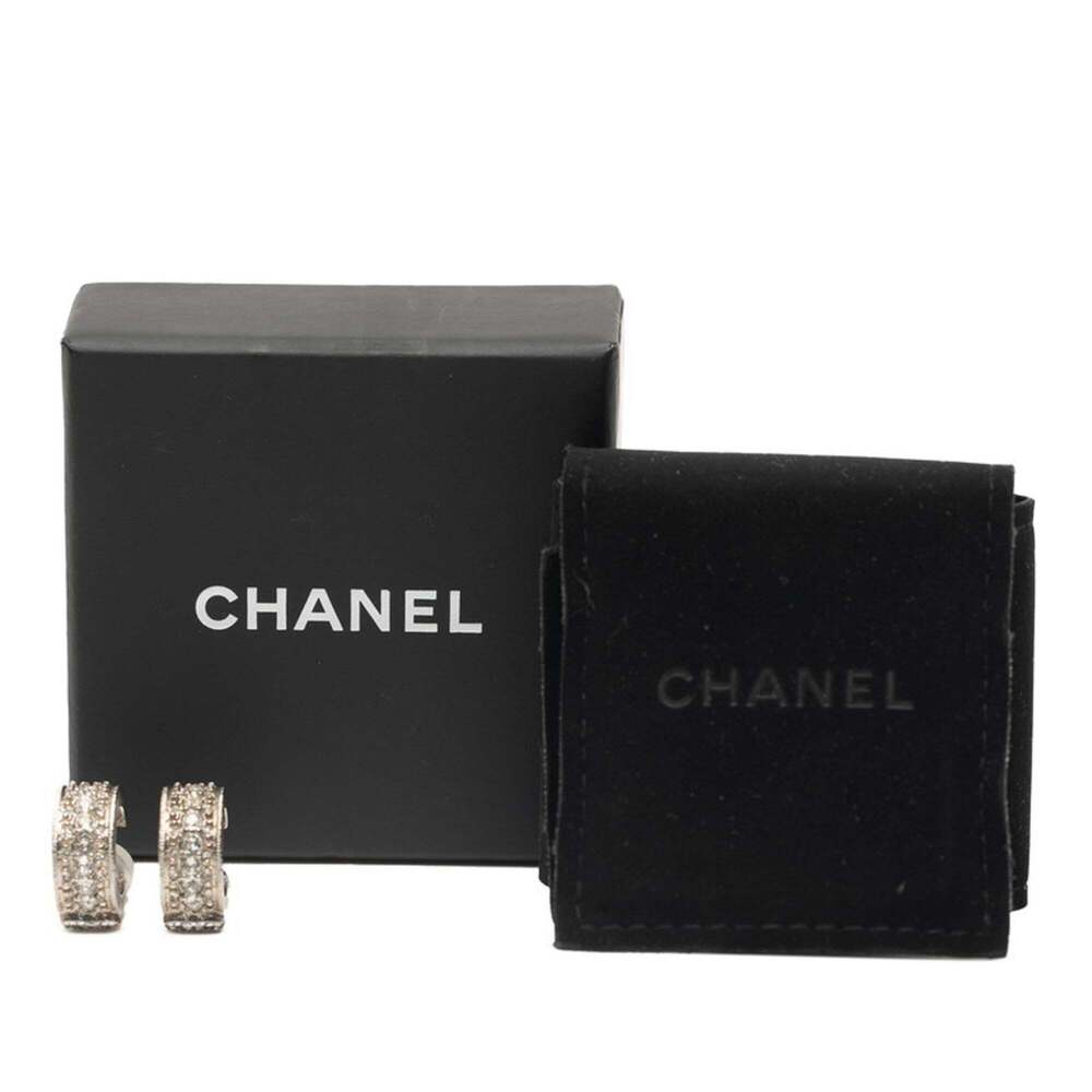 CHANEL Authentic Gold Logo Earrings - Picture 4 of 4